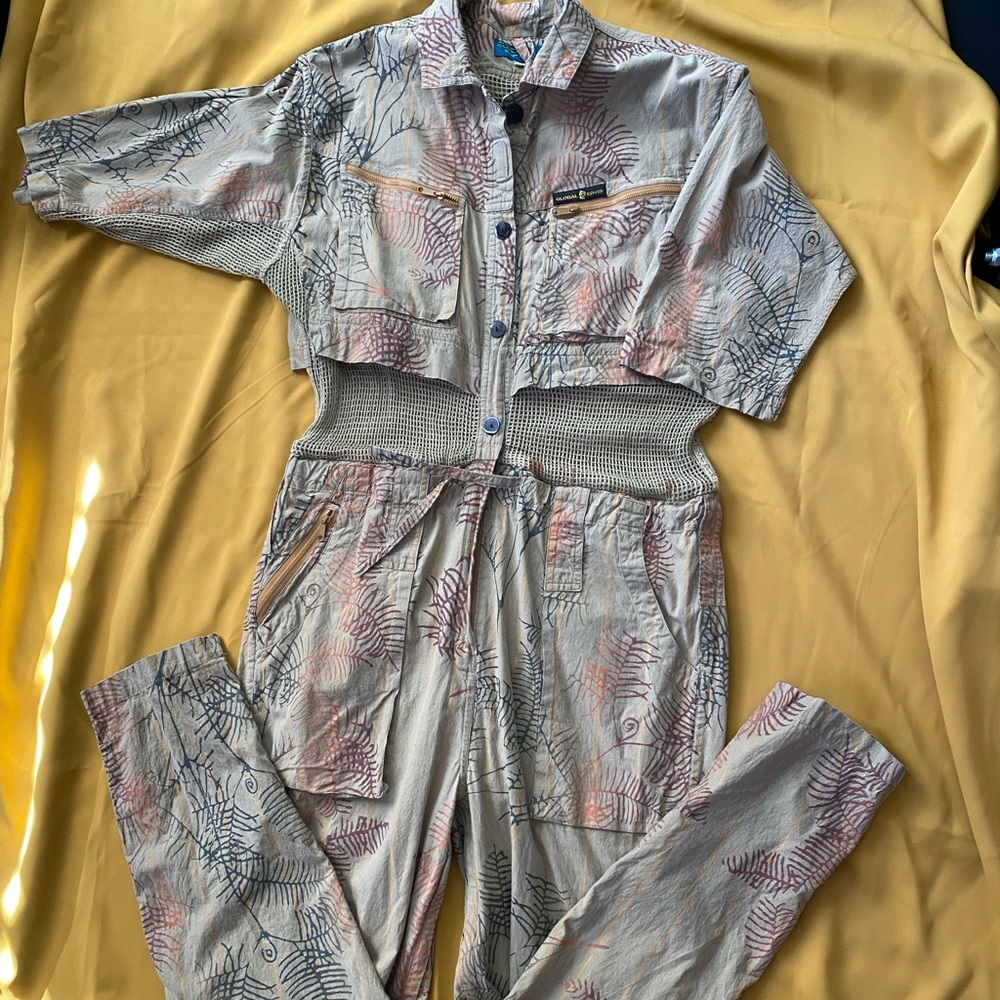 GLOBAL KIWI - Printed Jumpsuit with Smocked Waist - Pastel Coral print